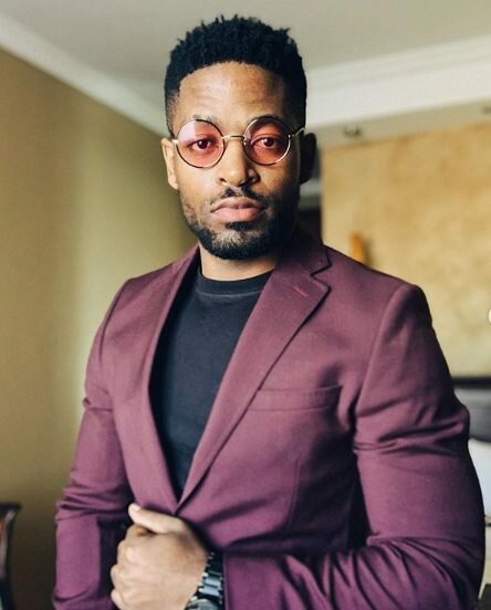 Photo of Prince Kaybee shows off his new big vehicle